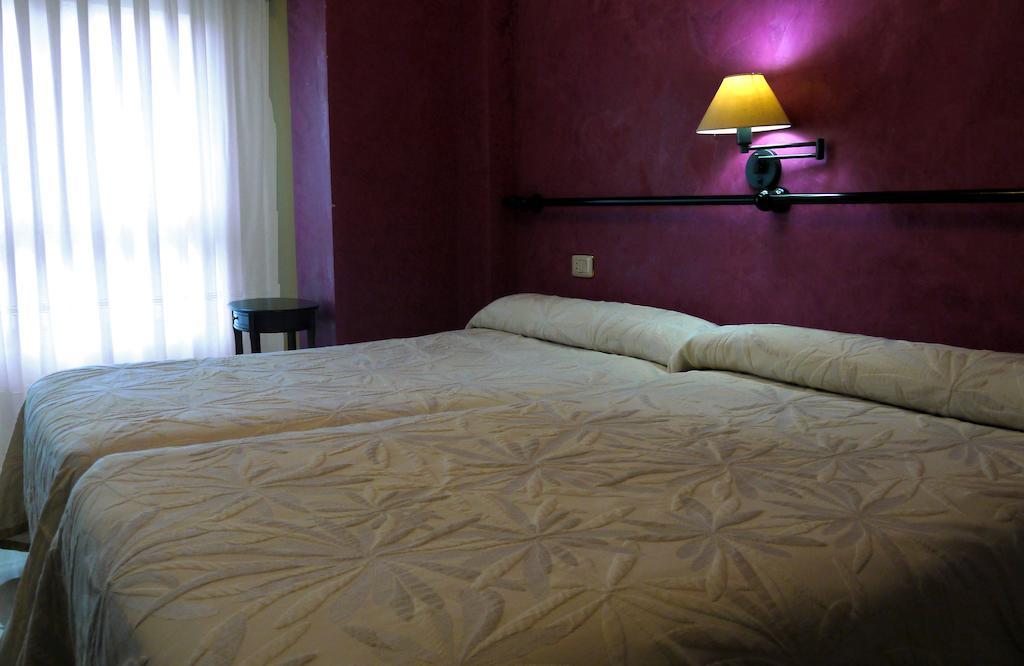 Hotel Lena Pola de Lena Quarto foto