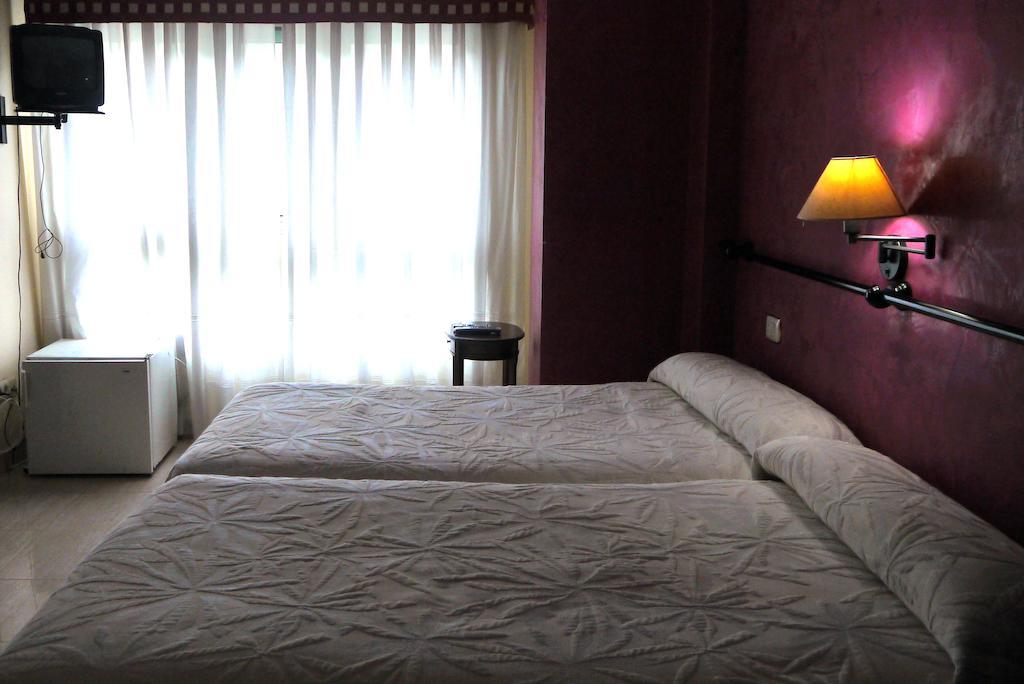 Hotel Lena Pola de Lena Quarto foto