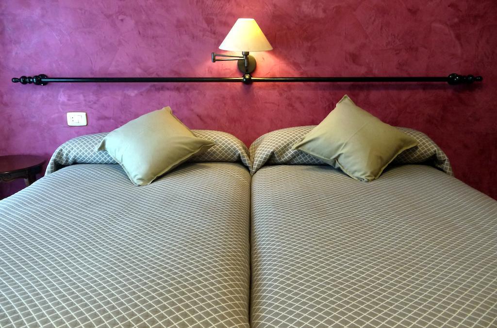 Hotel Lena Pola de Lena Quarto foto