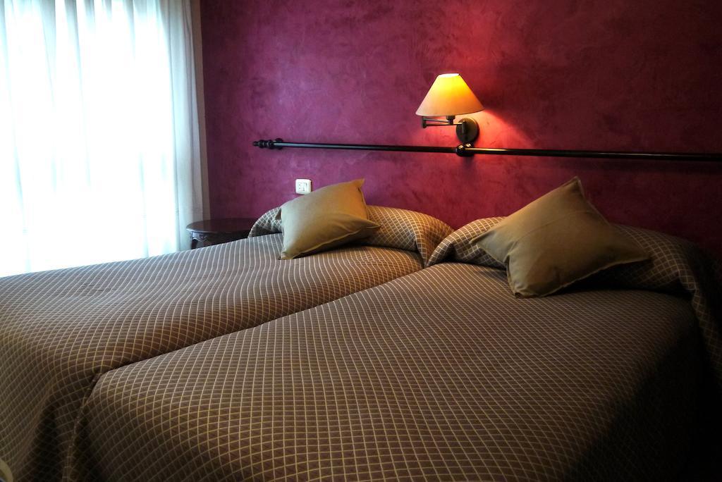 Hotel Lena Pola de Lena Quarto foto